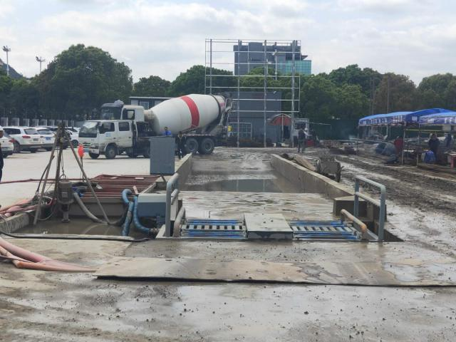 冲泥式滚轴洗轮机安装成功